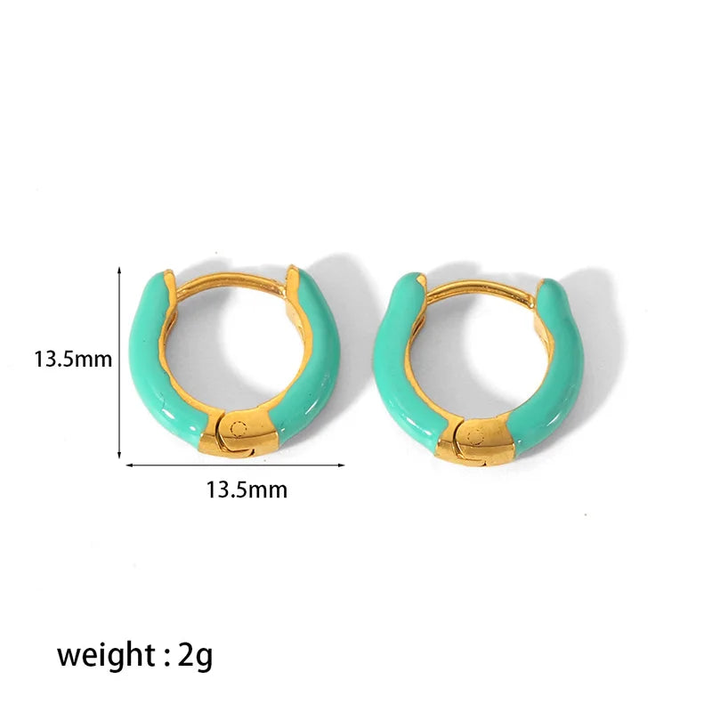 Aretes tipo huggie de esmalte colorido, inoxidables y resistentes al agua